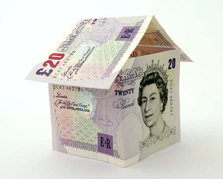 Cash Buyers Make the Most of Property Price Cuts